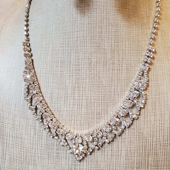 BNIB Gorgeous Rhinestone Jewelry Set - Picture 4 of 7